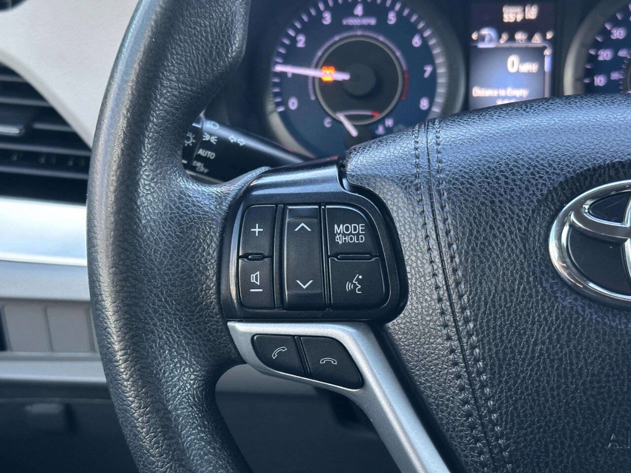 Used 2020 Toyota Sienna LE FWD image 31