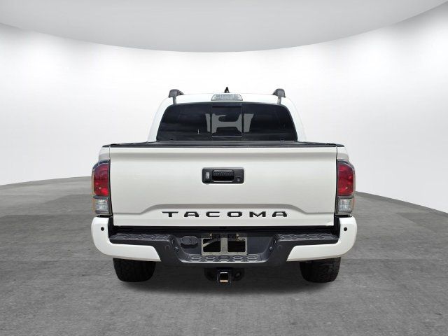 Used 2022 Toyota Tacoma TRD Sport w/ TRD Premium Sport Package AWD/4WD image 5