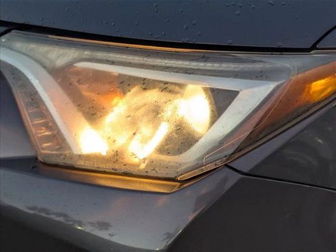 Used 2017 Toyota RAV4 XLE FWD image 10