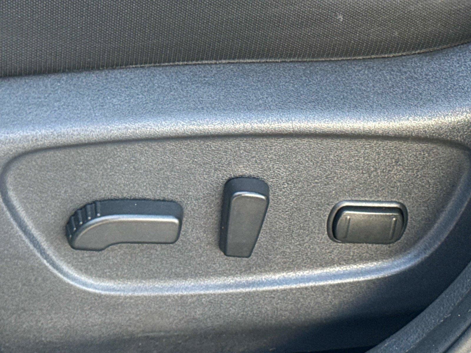 Used 2017 Nissan Rogue SV FWD image 19