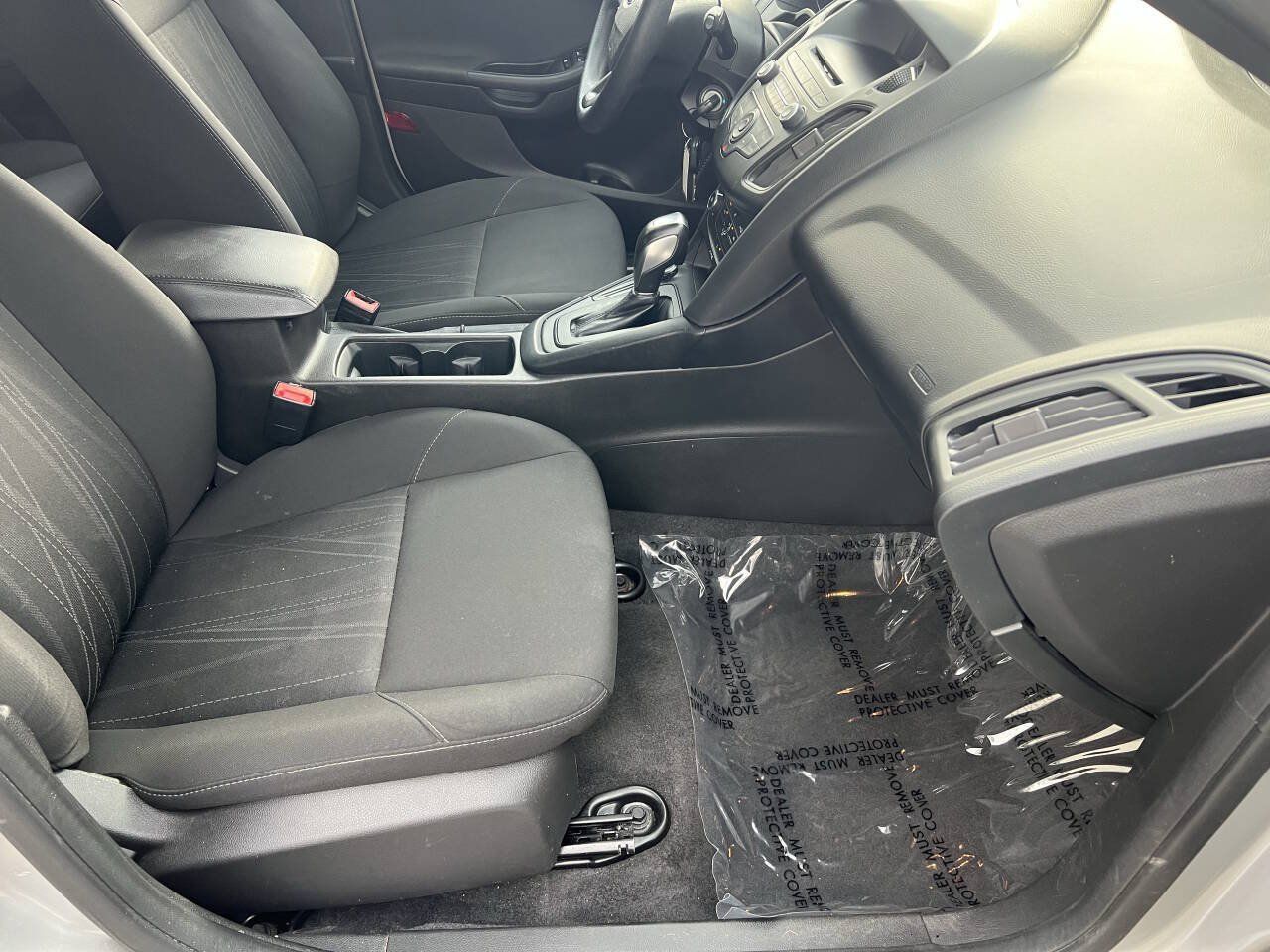 Used 2016 Ford Focus SE FWD image 10