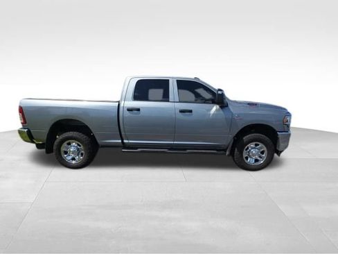 Used 2024 RAM 2500 Tradesman w/ Chrome Appearance Group AWD/4WD image 11