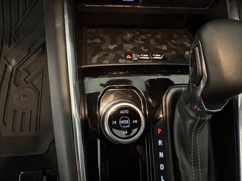 Used 2024 GMC Canyon AT4 w/ AT4 Premium Package image 18