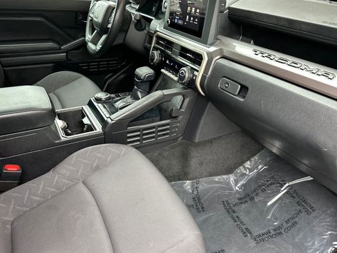 Used 2025 Toyota Tacoma SR5 image 15