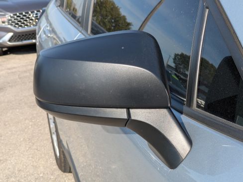 Used 2023 Toyota Corolla Cross L image 12