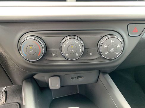 Certified 2025 Chevrolet Trax LS w/ LS Convenience Package FWD image 16