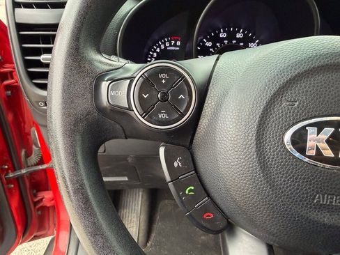Used 2016 Kia Soul + image 9