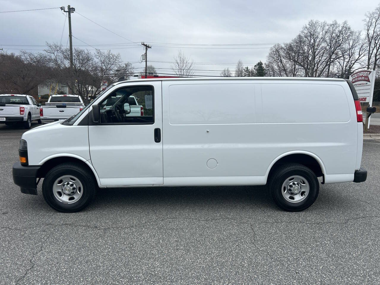 Used 2020 Chevrolet Express 2500 w/ Driver Convenience Package RWD image 6