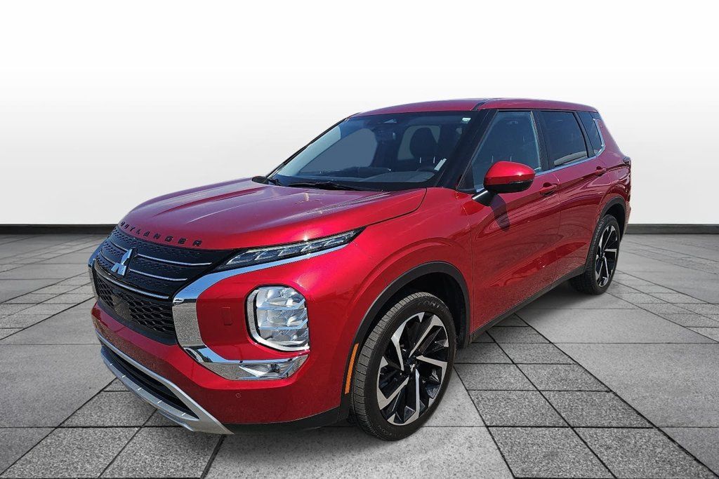 Used 2022 Mitsubishi Outlander SE AWD/4WD image 1