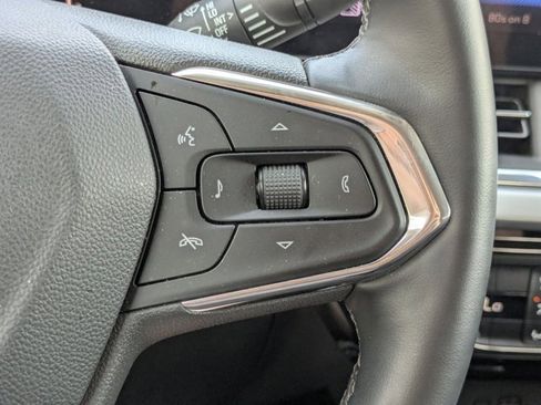 Used 2025 Chevrolet Trax LT w/ LT Convenience Package image 20