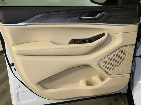 New 2025 Jeep Grand Cherokee L Limited image 22