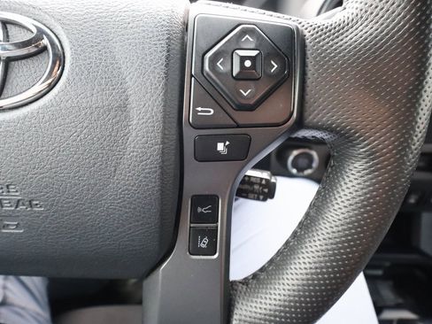 Used 2019 Toyota Tacoma TRD Sport w/ Technology Package image 18