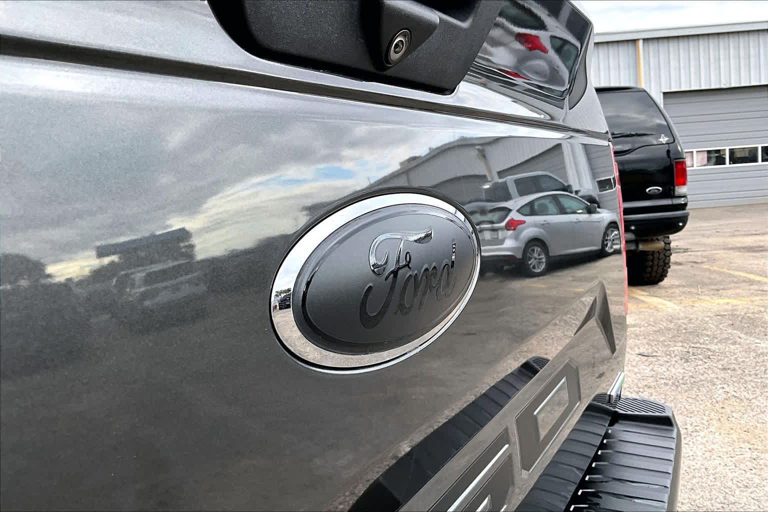 Used 2019 Ford F150 XLT w/ Equipment Group 302A Luxury AWD/4WD image 33
