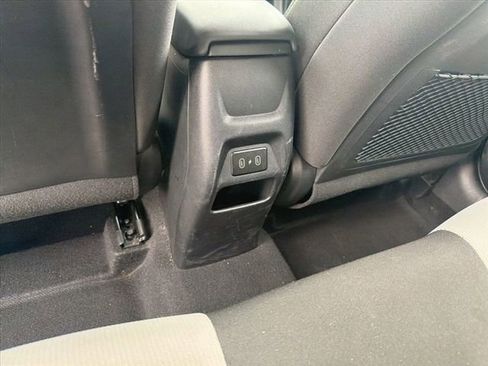 Used 2025 Hyundai Venue SEL FWD image 16