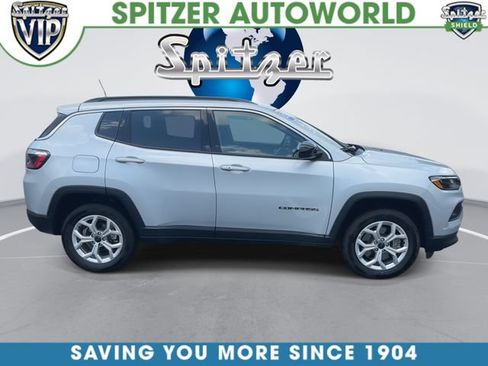 Used 2025 Jeep Compass Latitude AWD/4WD image 10