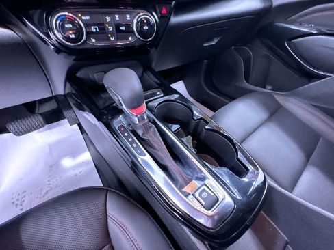 Used 2025 Chevrolet Trax RS w/ Sunroof Package FWD image 29