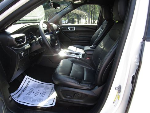 Used 2020 Ford Explorer XLT w/ Equipment Group 202A RWD image 18