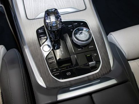Used 2025 BMW ALPINA XB7 AWD/4WD image 19