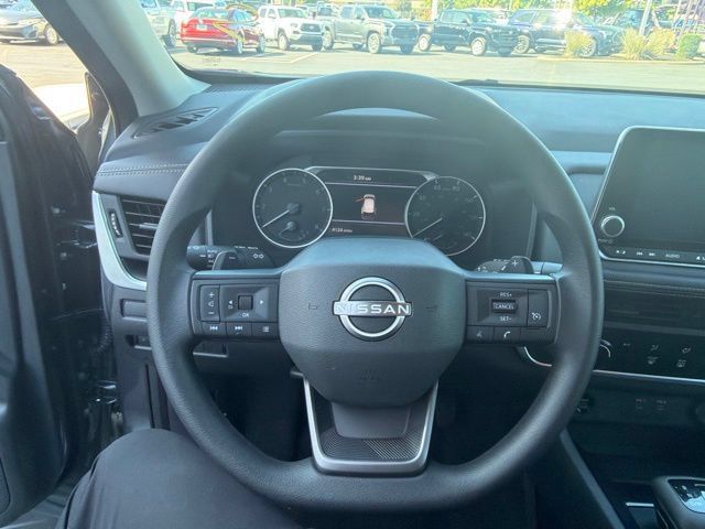 Used 2026 Nissan Rogue S FWD image 15