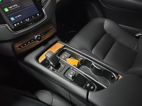 Used 2024 Volvo XC90 B5 Plus image 28