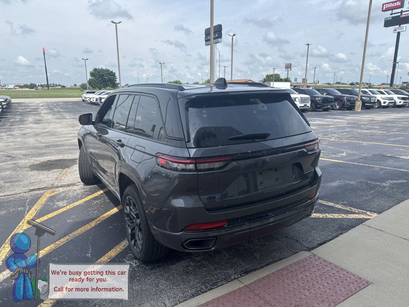 Used 2025 Jeep Grand Cherokee Summit w/ High Altitude Package AWD/4WD image 3