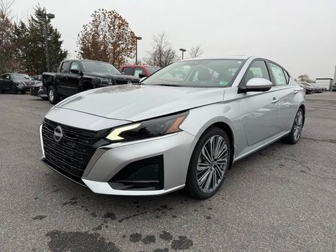 New 2025 Nissan Altima 2.5 SL image 2