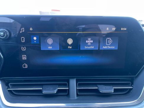 Used 2025 Chevrolet Trax LT FWD image 15