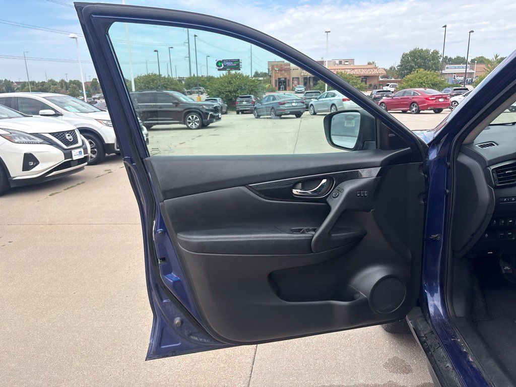 Used 2018 Nissan Rogue SL FWD image 9
