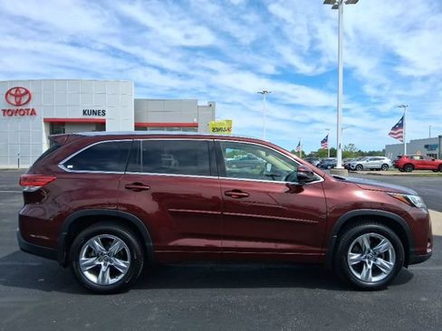 Used 2017 Toyota Highlander Limited AWD/4WD image 6