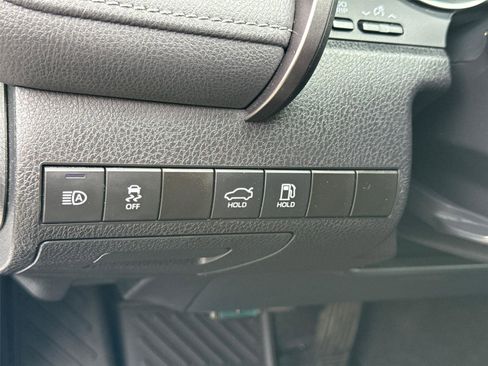 Used 2021 Toyota Camry LE image 27