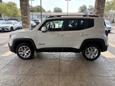 Used 2017 Jeep Renegade Latitude AWD/4WD image 9