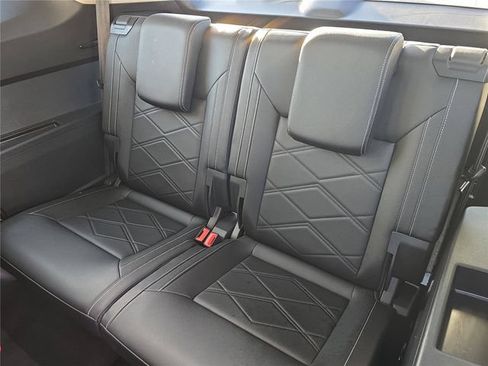 Used 2025 Volkswagen Atlas SE FWD image 6