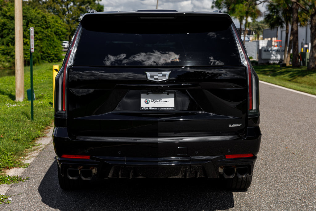 Used 2025 Cadillac Escalade ESV V AWD/4WD image 4