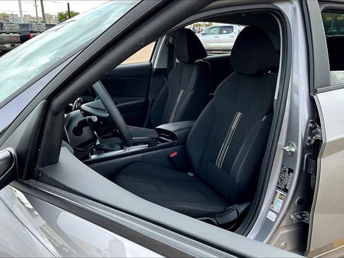 Used 2024 Hyundai Elantra SEL image 8