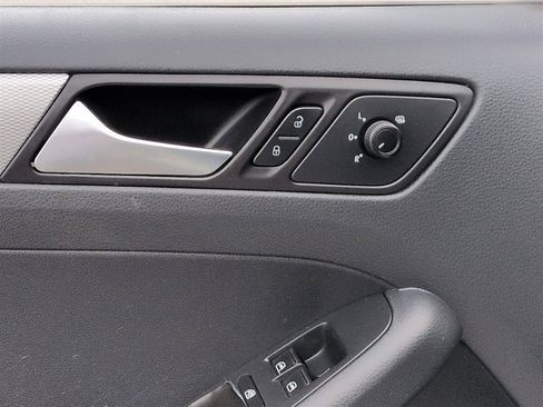 Used 2015 Volkswagen Jetta SE FWD image 13