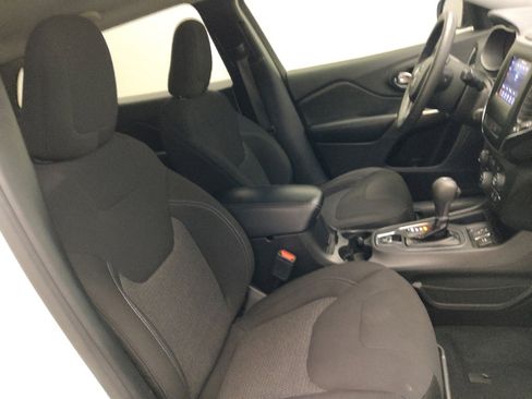 Used 2021 Jeep Cherokee Latitude FWD image 21