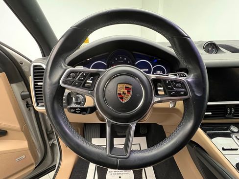 Used 2023 Porsche Cayenne Platinum Edition image 7