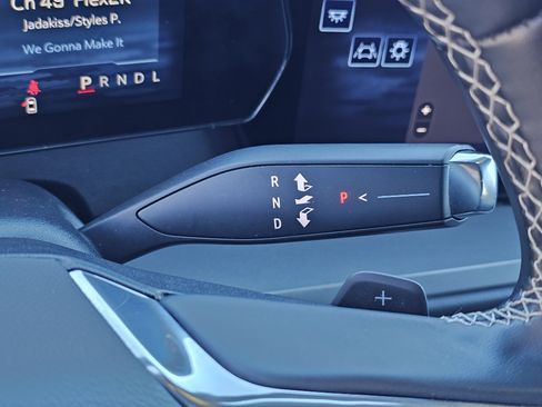 Used 2024 Chevrolet Traverse LT image 22