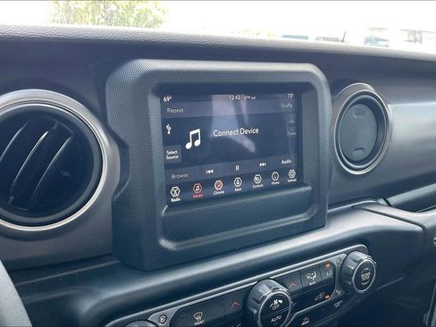 Used 2023 Jeep Gladiator Sport AWD/4WD image 24