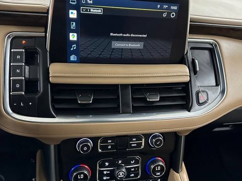 Used 2022 Chevrolet Suburban Premier w/ Premium Package AWD/4WD image 16