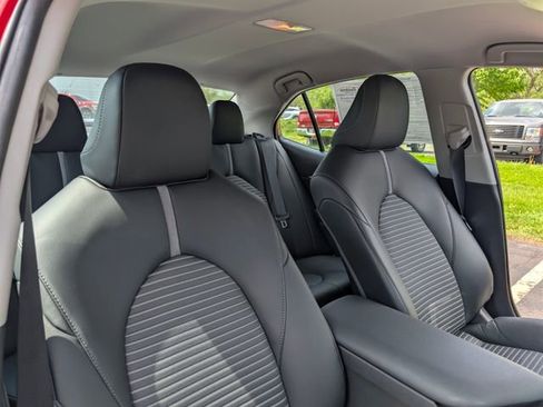 Used 2023 Toyota Camry SE FWD image 14