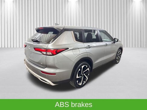 Used 2022 Mitsubishi Outlander SE AWD/4WD image 8
