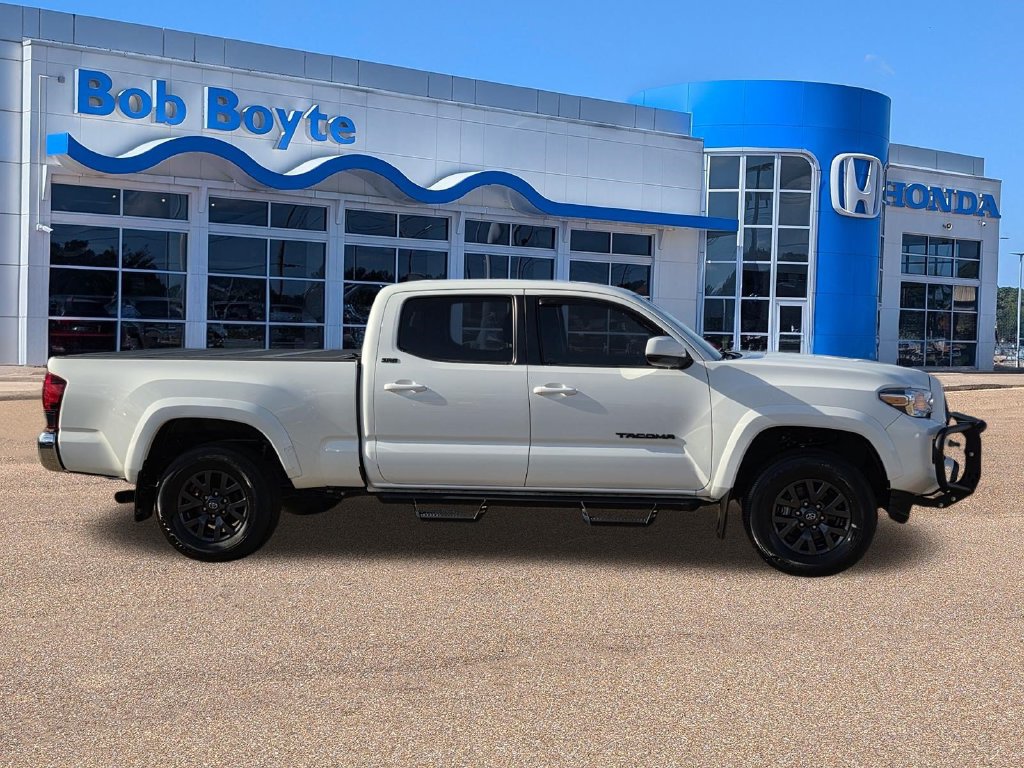 Used 2022 Toyota Tacoma SR5 RWD image 4