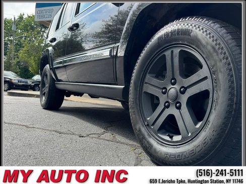 Used 2009 Jeep Commander Limited image 9