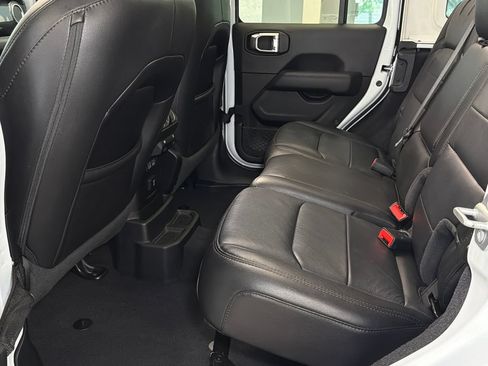 Used 2020 Jeep Wrangler Unlimited Sahara AWD/4WD image 14