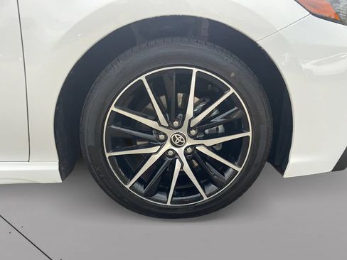 Used 2022 Toyota Camry SE w/ Cold Weather Package AWD/4WD image 9