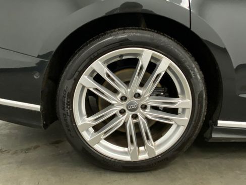 Used 2020 Audi S8 L w/ S8 Executive Package image 17