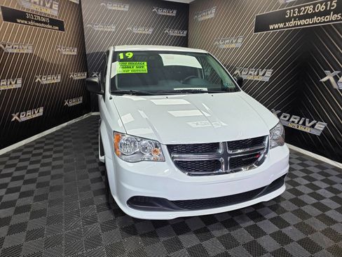 Used 2019 Dodge Grand Caravan SE image 5