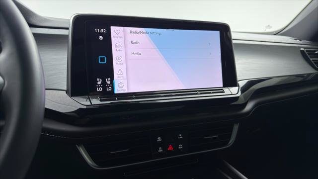 Used 2024 Volkswagen Atlas Cross Sport SE FWD image 33