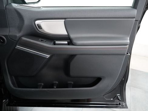 Certified 2025 Ford Expedition Active AWD/4WD image 27